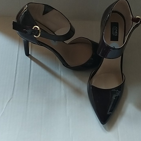 Heels - Picture 3 of 3